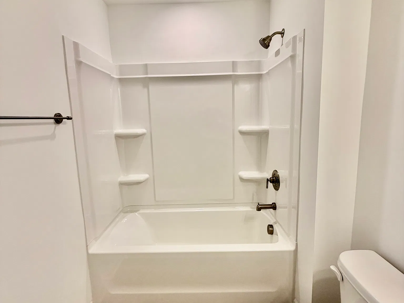 5 bed, 2814 sqft, $2,500 — Photo 4