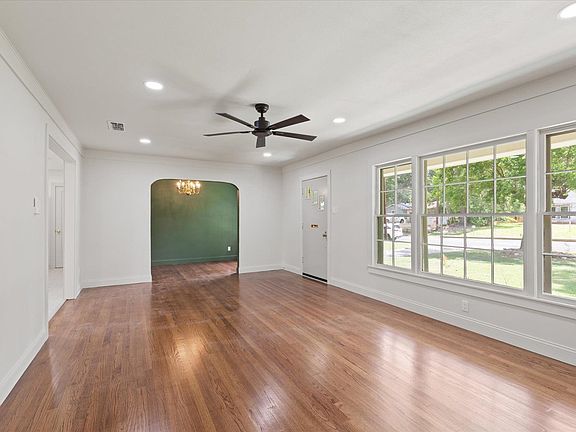 3rd image of 2909 Broadway Blvd