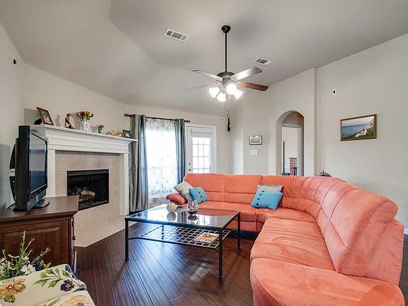 2nd image of 926 Witherby Ln