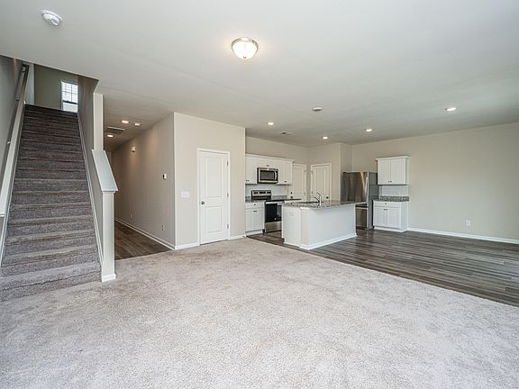 5th image of 430 Pender Woods Dr