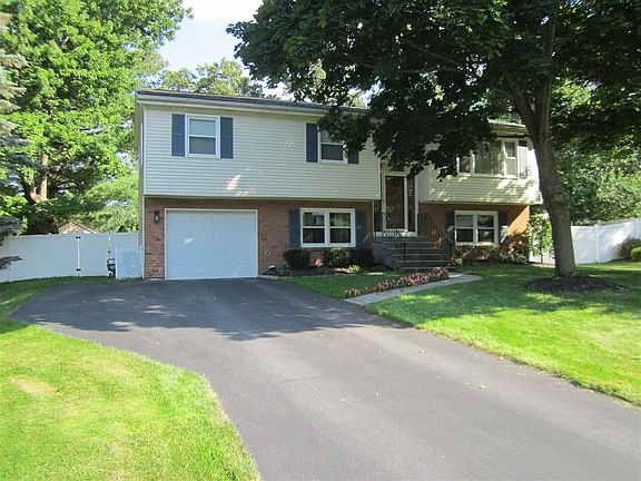 3rd image of 14 Lynnwood Dr