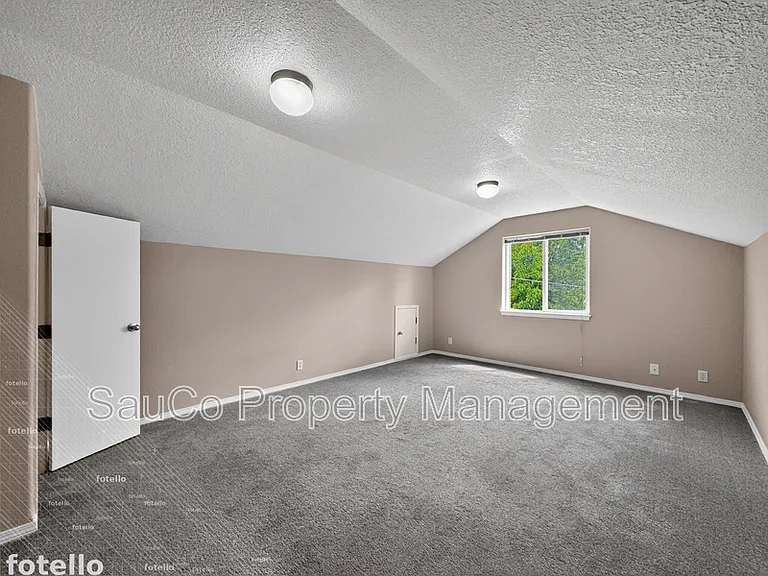 661 NW Connell Ave — Photo 22