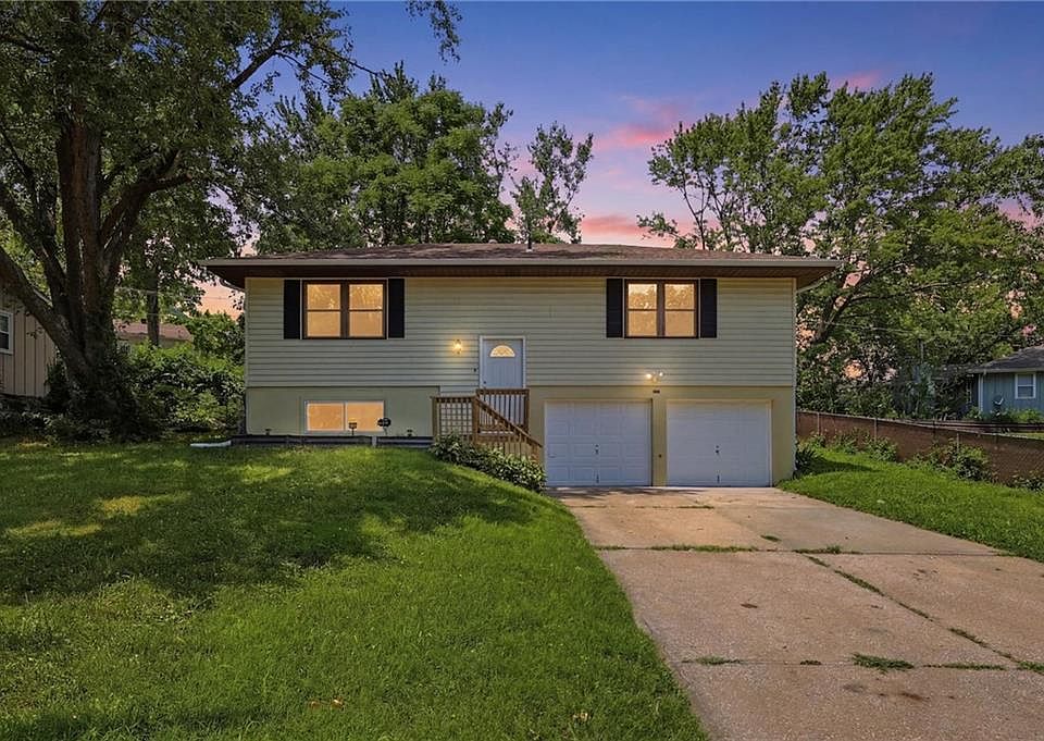 1st image of 1822 N Grove Dr