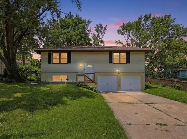 1822 N Grove Dr, Independence, MO 64058