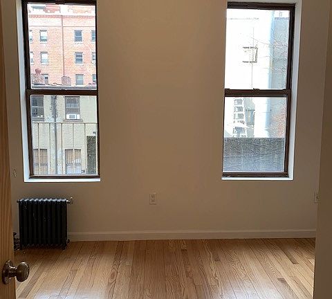 5th image of 523 Hudson St APT 3RN