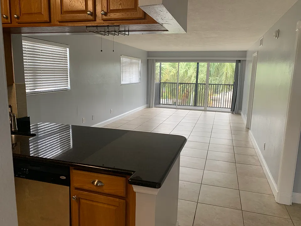 701 N Indian River Dr #301