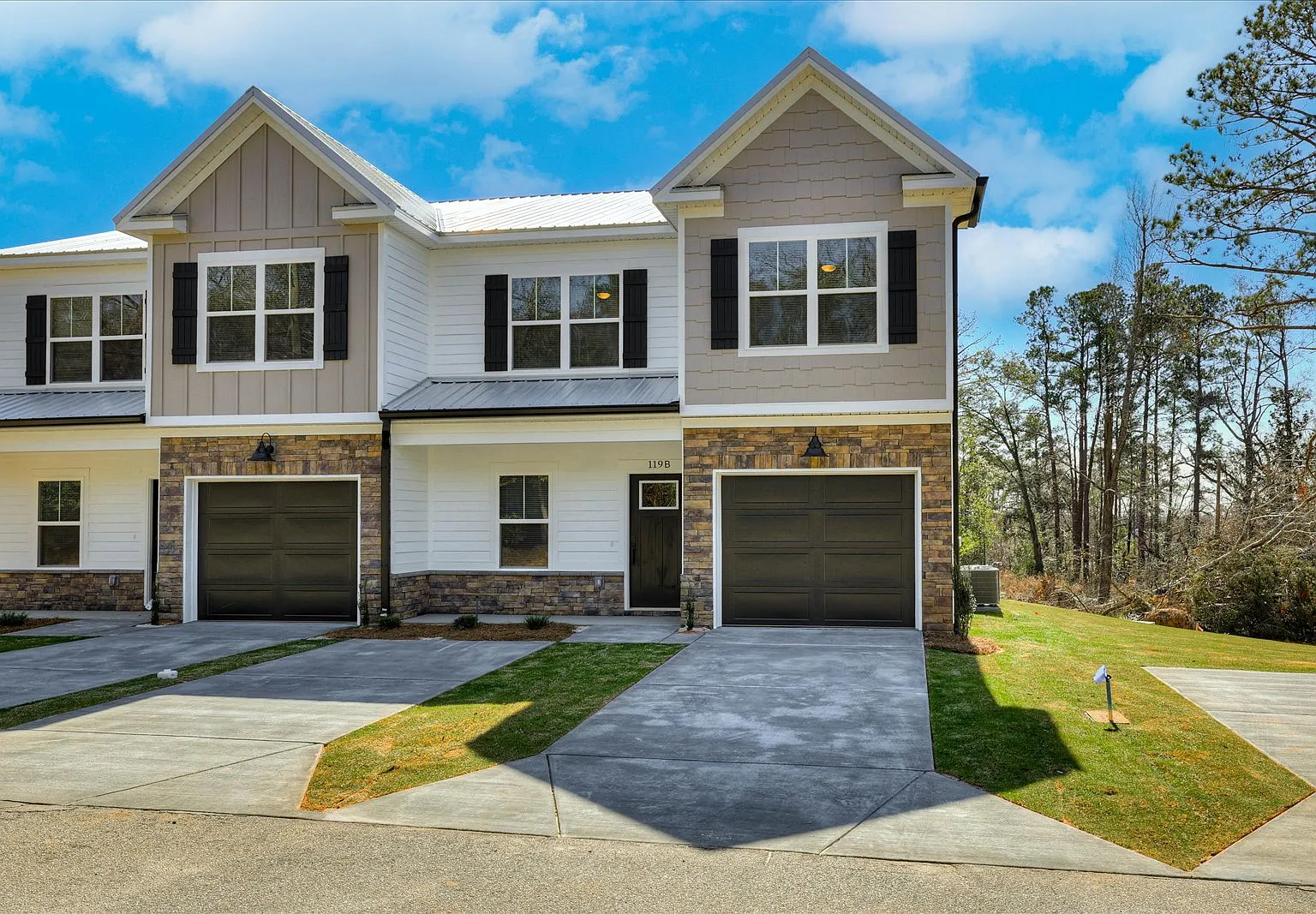 4 bed, 2.5 bath, 1700 sqft, $2,000 — Photo 2