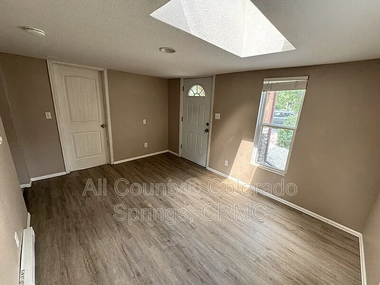 822 S Logan Ave — Photo 2