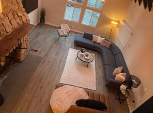 22800 Azalia Ln, Crestline, CA 92325