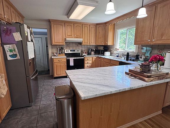 2nd image of 44 Stowell Rd
