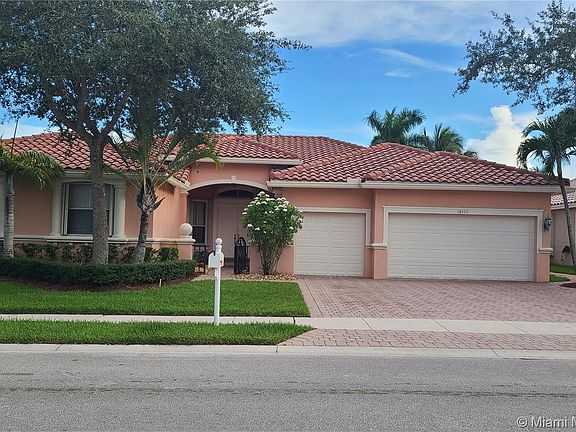 4th image of 18550 SW 7th St #18550