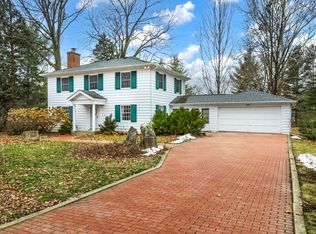 7S220 Green Acres Dr, Naperville, IL 60540