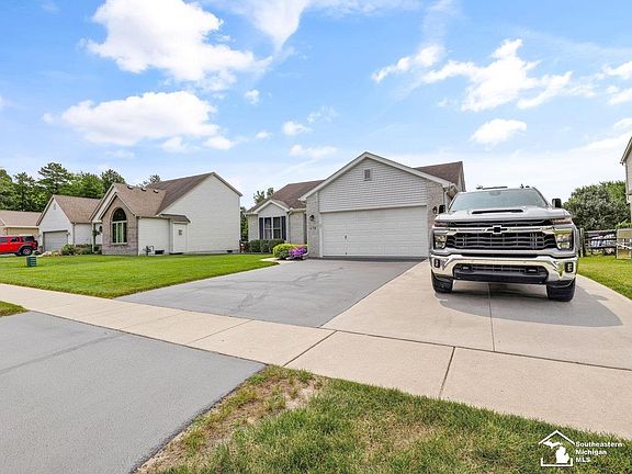 5th image of 472 Buck Ln