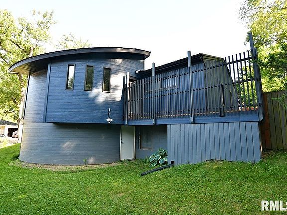 2nd image of 3322 Tremont Ave