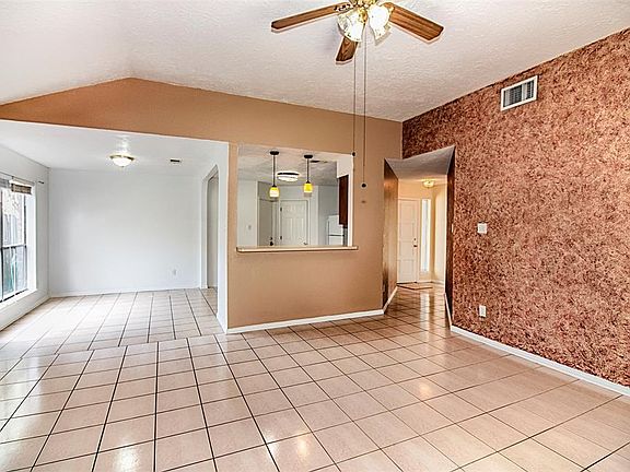 5th image of 438 Lost Rock Dr