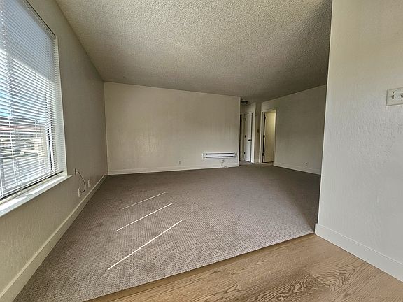 4th image of 498 Lincoln Cir APT 5