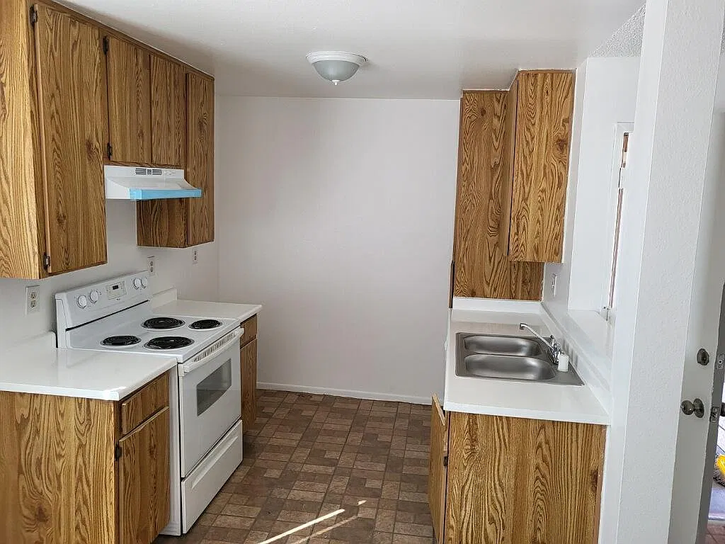 2 bed, 588 sqft, $1,650 — Photo 3