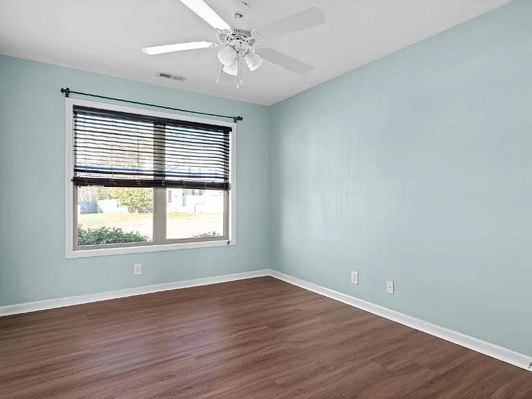 3565 Southwood Dr — Photo 17