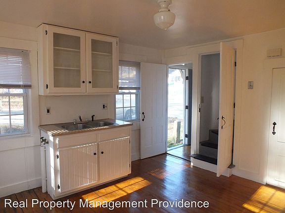 4th image of 42 Greenville Ave