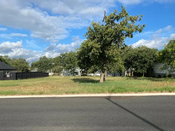 329 Ellebracht Dr, Fredericksburg, TX 78624