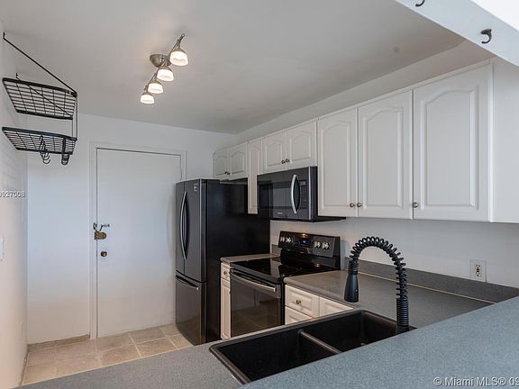 4th image of 1020 Meridian Ave APT 412