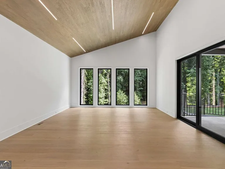 1000 Clementstone Dr NE — Photo 13