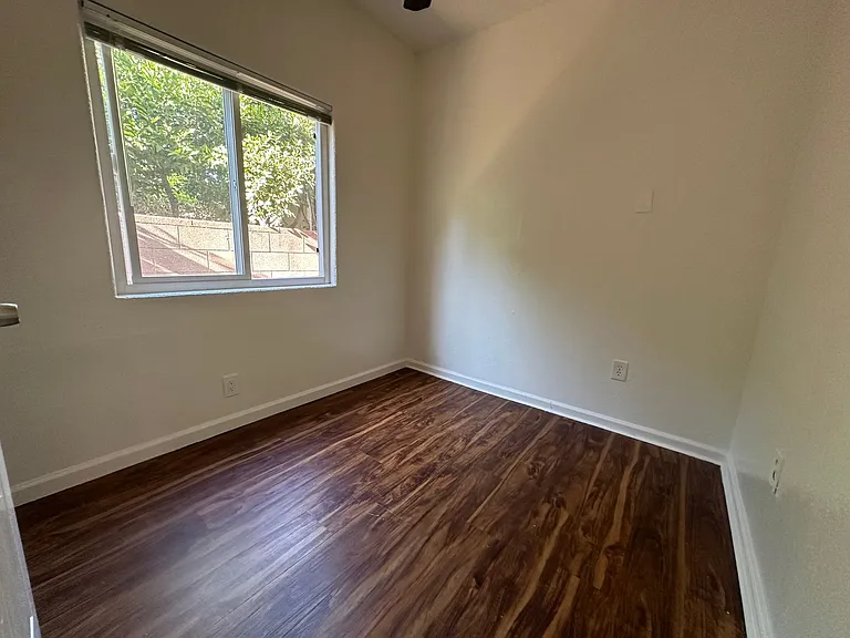 1033 Hoffman Ave #12 — Photo 41