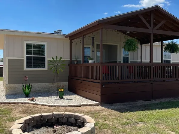 1401 Laredo, Pleasanton, TX 78064