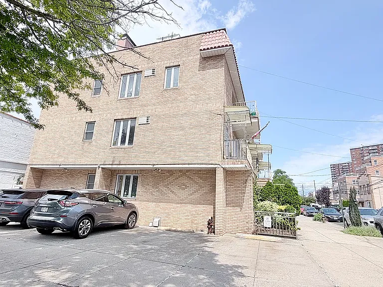 2578 W 16th St #1B — Photo 1