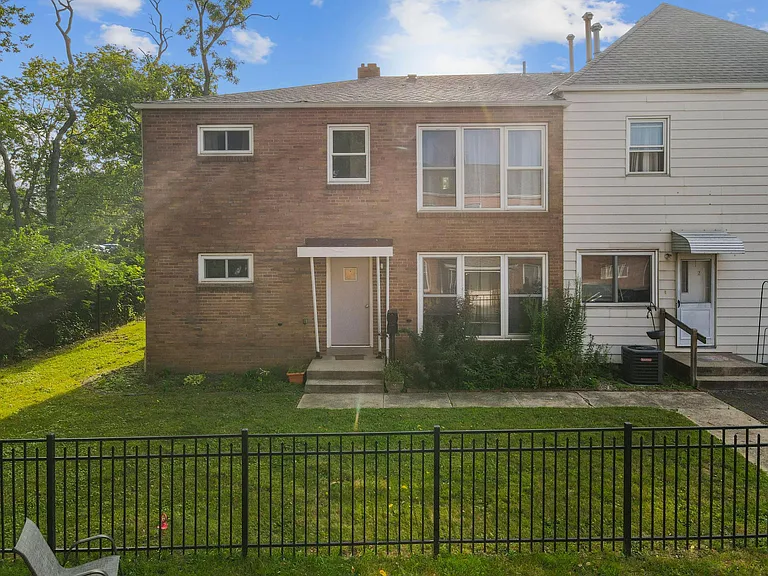 4994 N High St #E1 — Photo 23