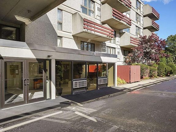 5th image of 55 Tall Oaks Dr Unit T3