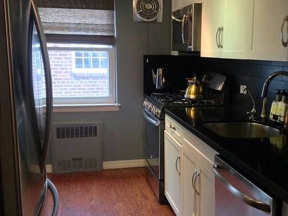 4th image of 225 Roselle St