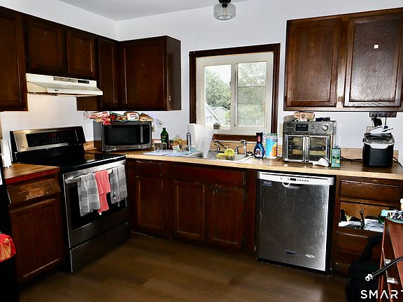 3rd image of 320 Mulberry Street