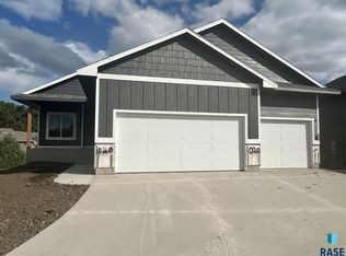 1020 N Mable Cir, Sioux Falls, SD 57103