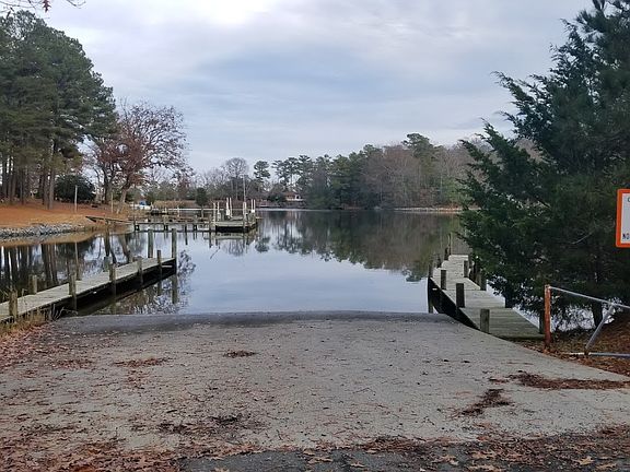 NEARBY BOAT RAMP