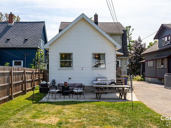 3rd image of 143 Dean St NE
