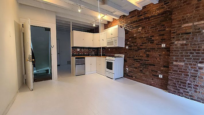 2nd image of 76 Forsyth St APT 13
