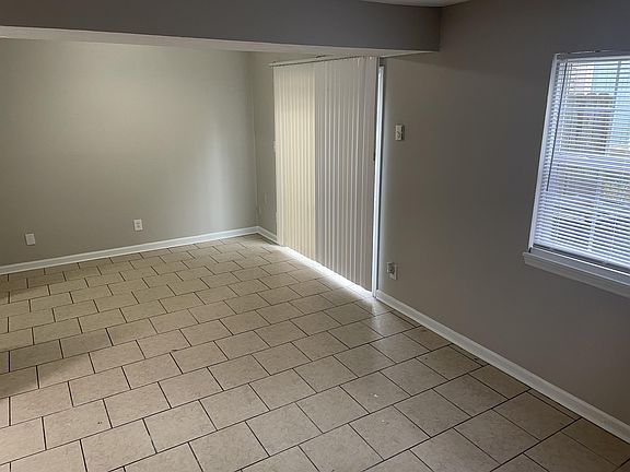 3rd image of 2852 Yellowstone Pkwy #B