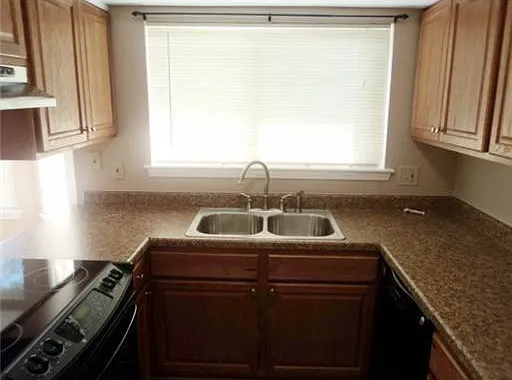 3 bed, 2.0 bath, 1476 sqft, $1,700 — Photo 4
