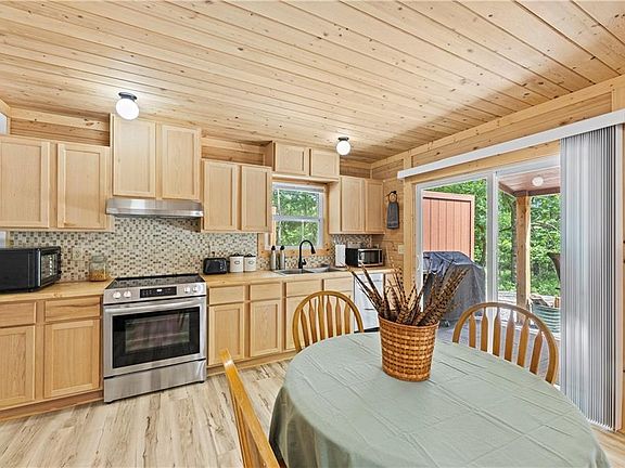 2nd image of 142 Spruce Dr