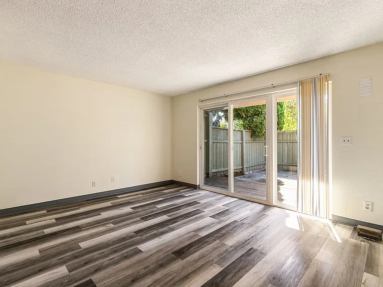 5721 Hendrickson Ave — Photo 13