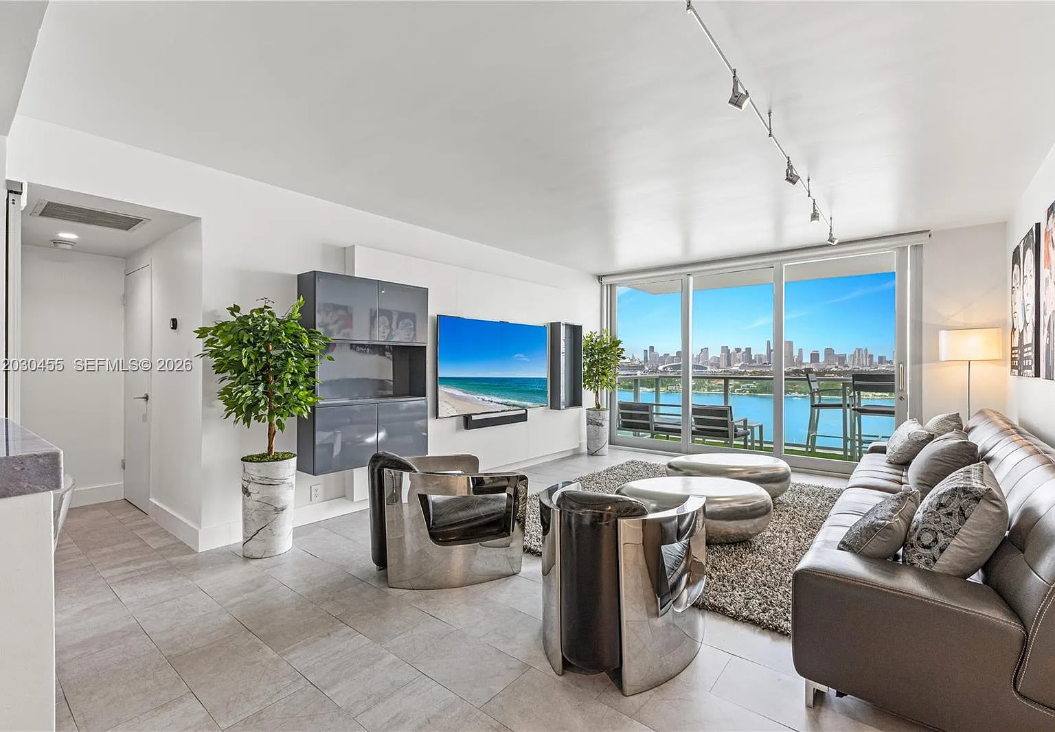 Mirador 1000 Condo — Photo 1