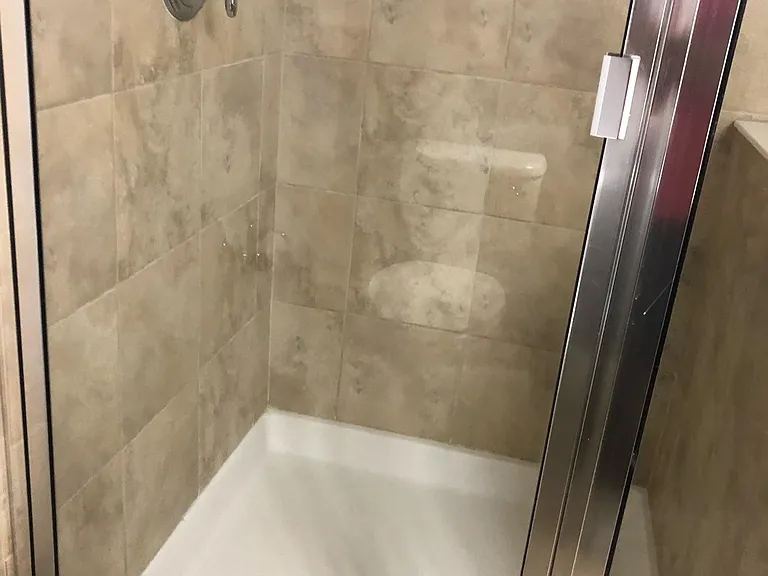 Master bed Walk-in shower