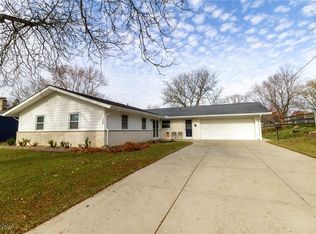 126 Greenbriar Dr, Aurora, OH 44202