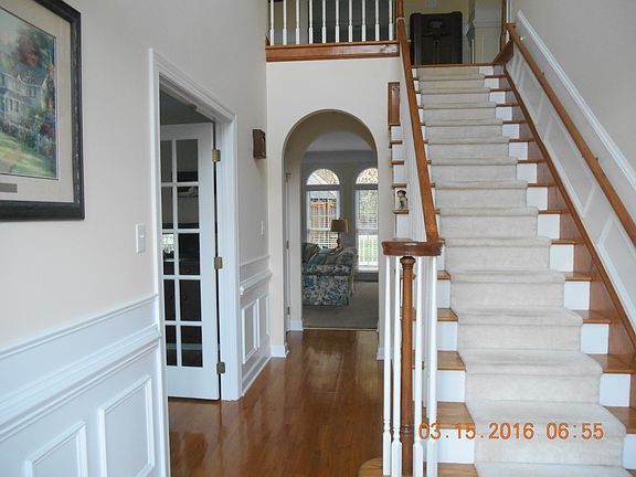 Welcoming Foyer/NaturalLight