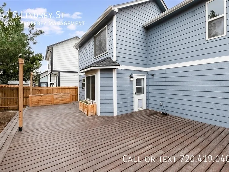 157 S Lindsey St — Photo 8
