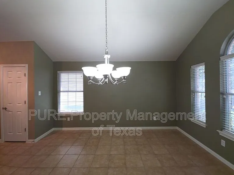 18401 Hees Ln — Photo 6