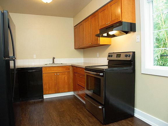 5th image of 2341 N Lombard St