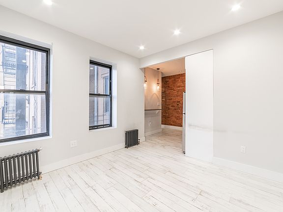 3rd image of 77 Varet St #11
