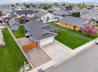 8212 Whidbey Dr, Pasco, WA 99301